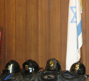 Cascos de nuevos voluntarios de Bomba Israel