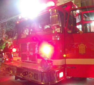 Llegada de carros Q-2 y Q-6 Cuerpo de Bomberos de Ñuñoa